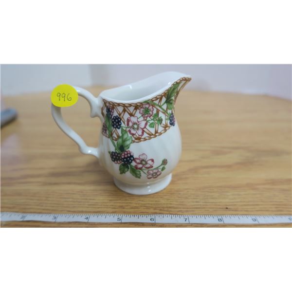 English "Churchill" Creamer