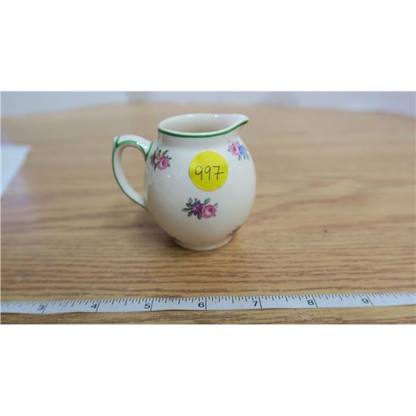 Small English "Simpson" Creamer