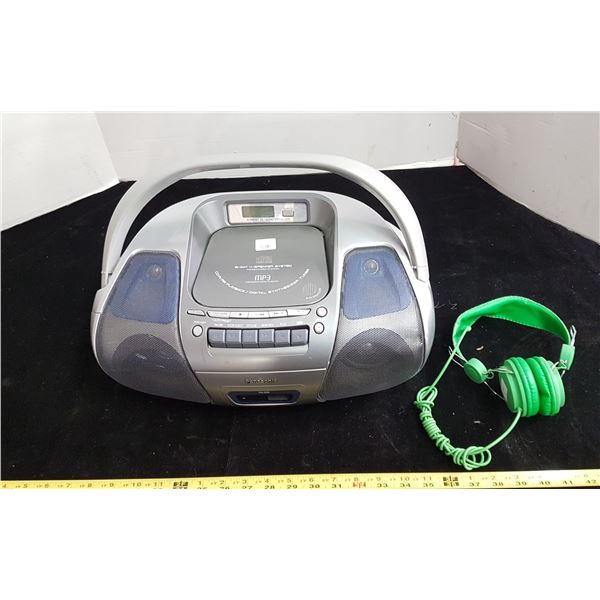 Ghetto blaster with headphones