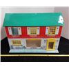 Image 1 : 1950's Marx doll house with furnite