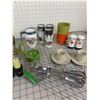 Image 4 : LOT OF VINTAGE AND RETRO KITCHEN RELATED SALT AND PEPPER ETC
