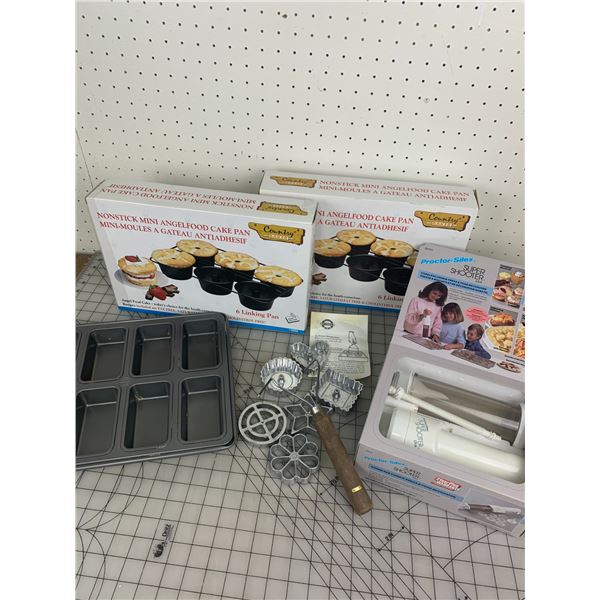 LOT OF KITCHEN ITEMS ROSETTE MAKER BAKING PANS