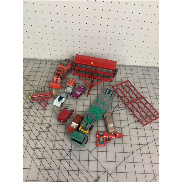 LOT OF VINTAGE METAL TOYS