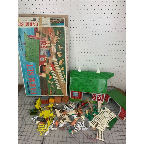 VINTAGE MARX TOYS TIN BARN SET AND BOX