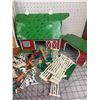 Image 3 : VINTAGE MARX TOYS TIN BARN SET AND BOX