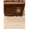 Image 1 : WestingHouse Vintage Radio Model #B471-A