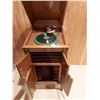 Image 1 : Victor Gram-o-phone VV-90 68481 & 8 Records 41.5"H x 20"W x 21"D