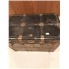 Image 6 : Steamer Trunk 24"H x 35.5"W x 22"D Comes with Key for Lock