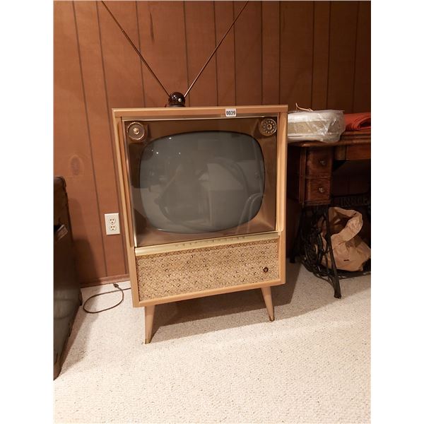 Vintage Westinghouse TV Complete with Rabbit Ears, in Working Order, Model 2V16K