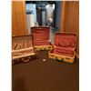 Image 2 : 3 Vintage Suitcases
