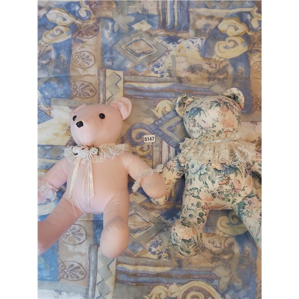 2 Teddy Bears - Throw Blanket