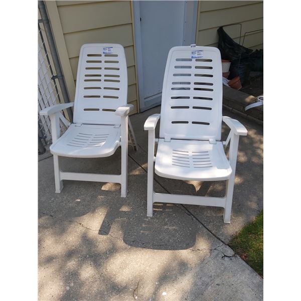 4 Resin Patio Chairs