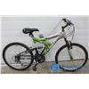 Image 2 : Mens 24" Next Silver & Green Bike