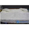 Image 2 : (2) Blankets