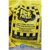 Image 2 : (2) Unopened Bags of Driveway Salt