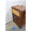Image 9 : **(2) Wooden 2-Drawer Cabinets