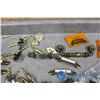Image 10 : Assorted Vintage Drawer Pulls & Cabinet Hardware