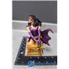 Image 2 : Women of the DC Universe "Huntress" Collector Figure