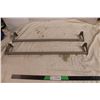 Image 1 : 2 metal towel racks/hangers