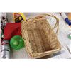 Image 2 : Sewing tray sewing material bag holder wicker basket beehive wasp trap