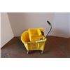 Image 1 : mop pail on castors
