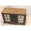 Image 2 : vintage clock radio