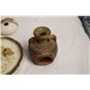 Image 5 : Wall Hanging Chalkware, pottery vase, misc