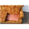 Image 4 : floral pattern loveseat - signs of wear 52" lomg