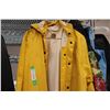 Image 2 : raincoat XL with carry bags misc