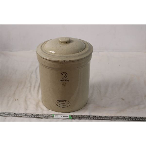 2 imperial gallon medalta stoneware crock with lid (lid has a chip)