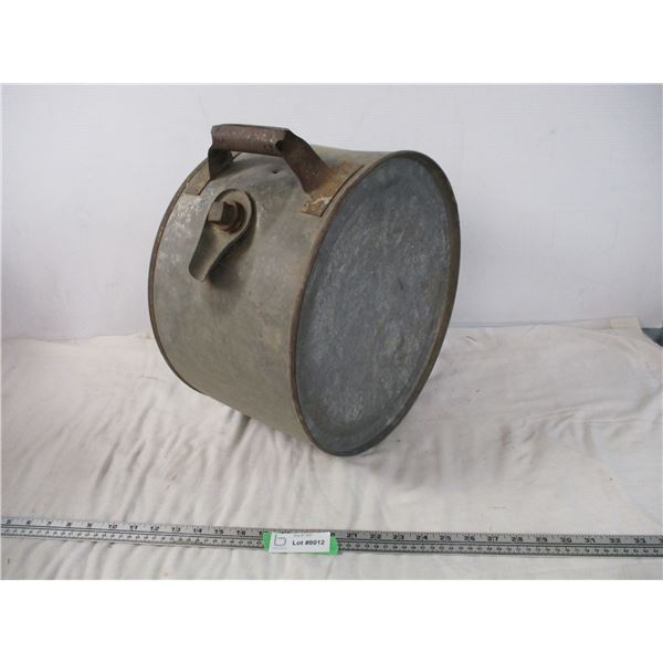 rocker style oil container