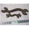 Image 4 : 2 vintage wrenches - one stamped deering