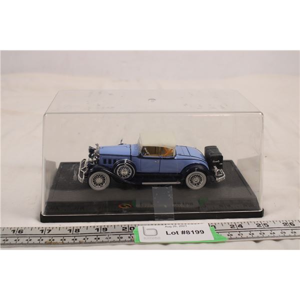 1930 pierce arrow model B Toy car in case