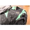 Image 2 : quaker state medium jacket, pillows, misc