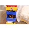 Image 2 : 4 tier storage container + blankets + plastic storage tub