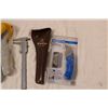 Image 2 : utility knife, calipers, gloves