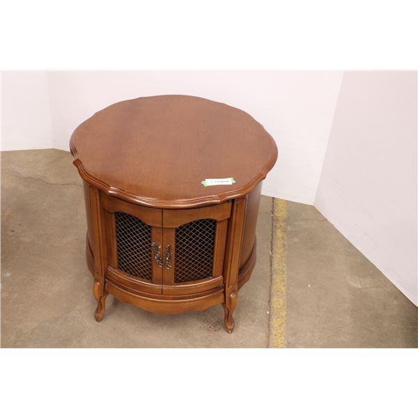 wooden round end table 23  diameter