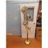 Image 1 : 4-tiered flower lamp brass colored (heavy base)