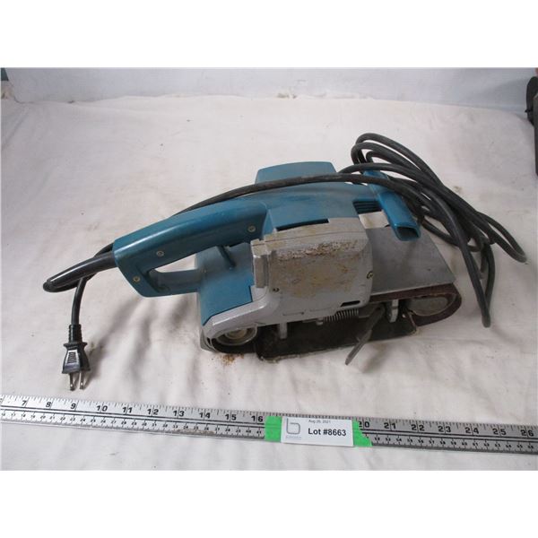 belt sander (working)