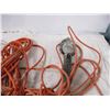 Image 3 : extension cords + trouble light