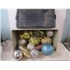 Image 1 : Storage Tote on wheels with decorations with lid