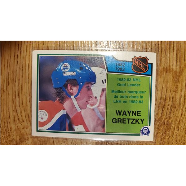 82-83 OPC - Wayne Gretzky NHL Goal Leaders - one corner dinged