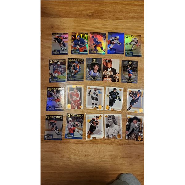 Wayne Gretzky 20 Hockey Card Lot