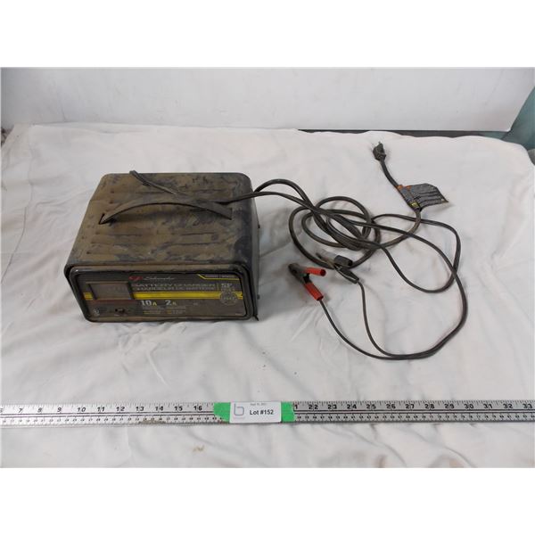 Schumacher 12V Battery Charger (powers on)