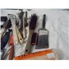Image 2 : paint brushes and other assortment of brushes