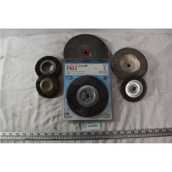 Grinder stones and wire brushes (6 pieces)
