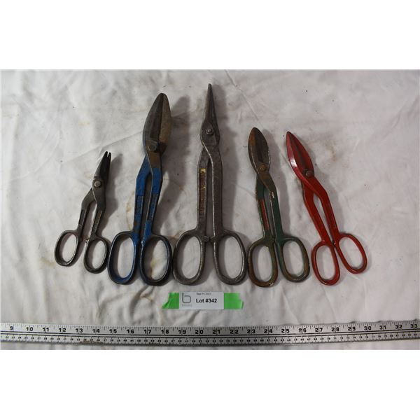 5 Tin ships, varying in size