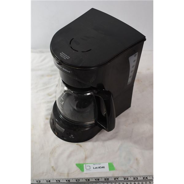 1 Full pot coffee maker *working* (11" tall)