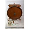 Image 3 : Cedar or Redwood butter churn. Broken handle.