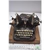 Image 3 : antique oliver typewriter (seized)